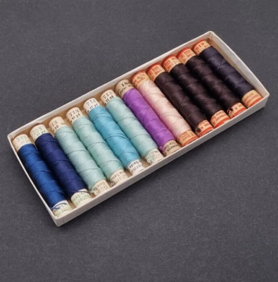 12 Rollen Gütermann Knopflochseide Silk Buttonhole Thread Hilo de Seda 10 - Bild 1 von 2