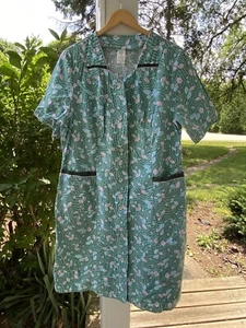 Vtg Lg House Dress Button Front Duster Short Sleeve Green Retro Print Pockets - Picture 1 of 12