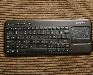 Logitech K400r Wireless Touchpad Keyboard. Tested Working. Dongle Included! - Picture 1 of 2
