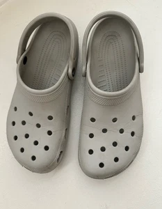 Crocs Classic Clogs hellgrau Unisex M10 W12 Slipper Schaumstoff Komfortschuhe - Bild 1 von 4