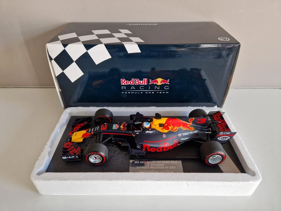 Minichamps 1/18 Red Bull Renault RB13 D. Ricciardo - Malaysia 2017 - 117171503 - Image 1 of 4