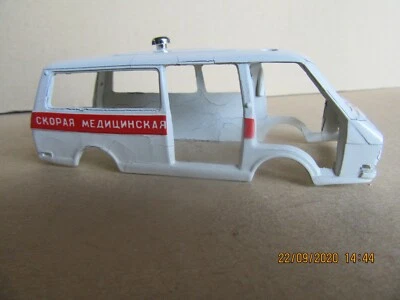 927N Novoexport URSS Carcasse d'Origine pour RAF 2203 Latvija Ambulance 1:43 - Photo 1/4