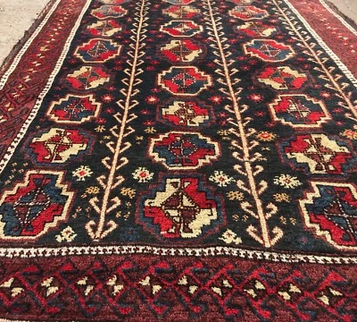 UNA ATRACTIVA ALFOMBRA TRIBAL KURDA BALUCHTAN Foto 1 de 4