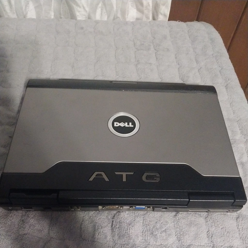 Laptop Dell Latitude ATG D620 1,83 GHZ 4 GB 80 GB DVD/CDRW puerto serie Foto 1 de 4