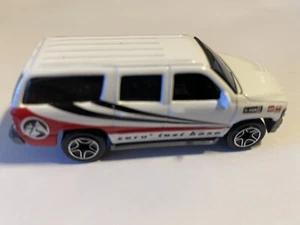 Matchbox 1999 Chevrolet Suburban Zero Test Base - Picture 1 of 4
