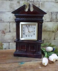 Vintage Kaminuhr mit eckigem weißem Zifferblatt und goldenem Zifferblattring, 70er Jahre - Bild 1 von 9