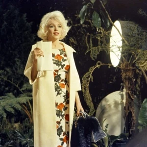 Marilyn Monroe on set filming Something's Gotta Give 8x10 inch photograph - Picture 1 of 1