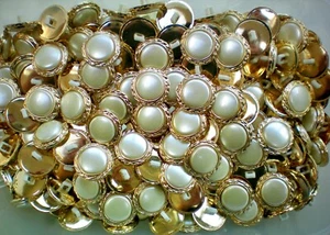 21mm 34L Light Cream Pearlescent & Gold Shank Craft Jacket Button Buttons (P18) - Picture 1 of 1