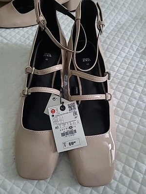 Zapatos de tacón Zara para mujer charol punta cuadrada beige rosa carrera 9 40 Foto 1 de 4