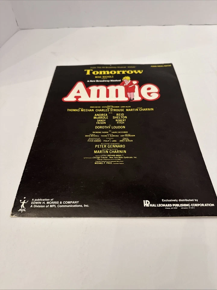 Hal Leonards Annie arranged for Piano + Guitar + Vocal Selections Songbook - Image 1 of 1