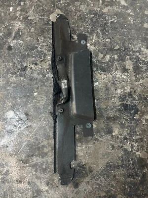 Audi R8 2014 compartimento del motor derecho cubierta de fibra de carbono 420863082E ~quemado~ Foto 1 de 4