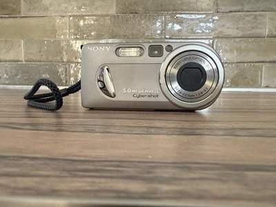 Appareil photo numérique Sony DSC-P10 ,sans chargeur, fonctionnel . - Photo 1/4