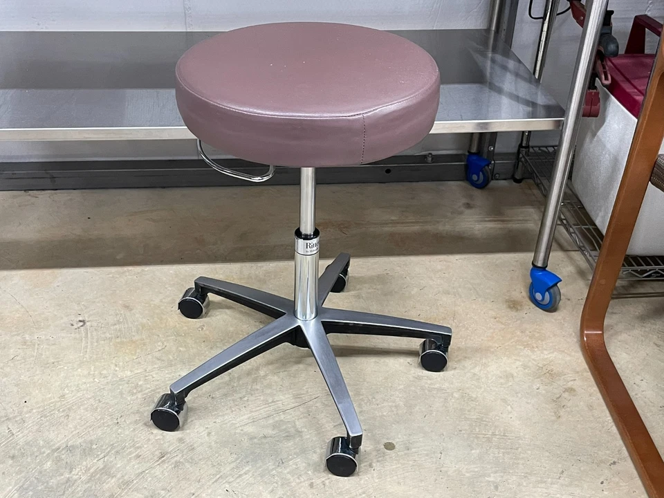 Banqueta médica Midmark Ritter exame de elevação a ar médico Borgonha - Imagem 1 de 4