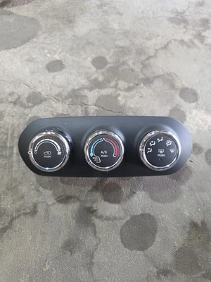 2015-2016 Jeep Renegade Ac Heater Climate Control Temperature Oem A7D5O - Image 1 of 4