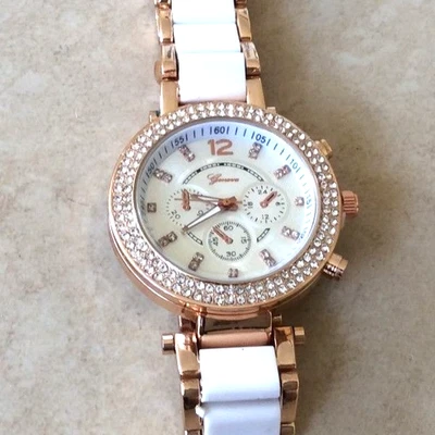 Reloj de vestir Geneva para mujer esfera redonda cristal oro rosa y correa blanca ¡Nuevo belleza! Foto 1 de 2