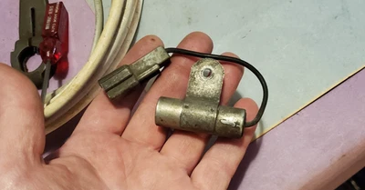 1975-79 Ford Motorcraft Radio Noise Suppression resister #D6AA-18801-AA - Image 1 of 3