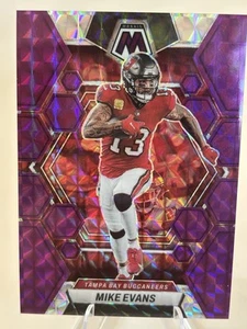 Mosaico Panini 2023 - Mike Evans #227 púrpura mosaico Prizm/49 - Imagen 1 de 2