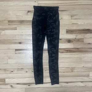 Spanx Leggings Black Camo Size Small Slimming Shaping - Picture 1 of 5