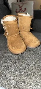 UGG Boots Koolaburra Girls Toddler Tan/Beige Short Bows Fur Size 6c - Picture 1 of 7