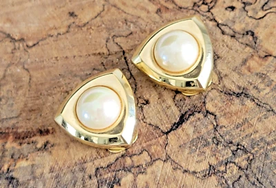 CD Pendientes Vintage CHRISTIAN DIOR Imitación Perla Clip-On Tono Dorado Foto 1 de 4