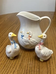Otagiri 1983 Vintage handbemalt weiße Gänse Gans Krug & Salz/Pfefferstreuer - Bild 1 von 6