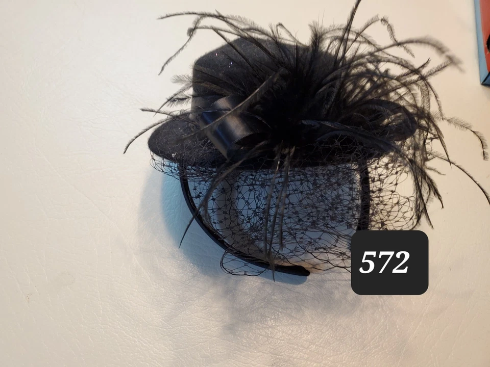 Mini sombrero de bombín de terciopelo Foto 1 de 1