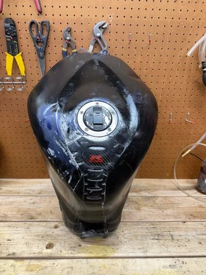 2005 SUZUKI GSXR 1000 OEM БЕНЗОБАК - Изображение 1 из 4