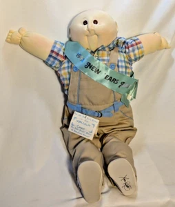 SELTEN 1981 Neu Ohren Baby Glatze Junge Kohl Patch weiche Skulptur Puppe Xavier - Bild 1 von 15