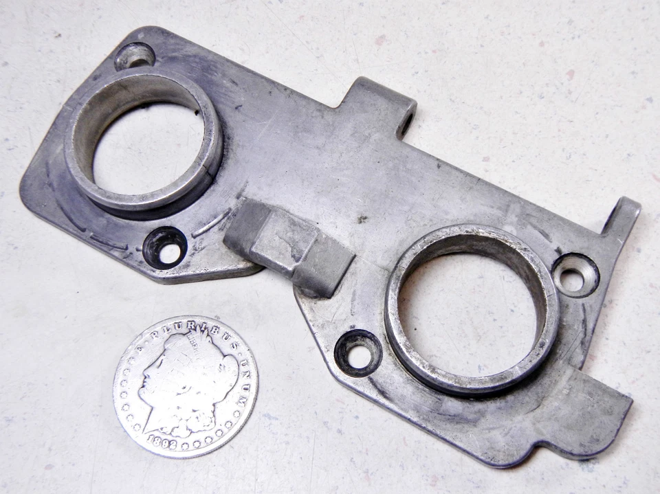 73 YAMAHA TX500 CARBURETOR MOUNTING PLATE BRACKET  - Image 1 of 4