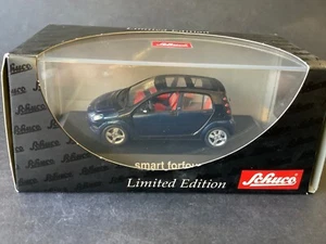 Schuco 04691 1:43 Smart Forfour Star blu/jack nero (CZ62-12R18/2)-0 - Foto 1 di 2