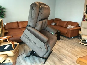 NM-7001 Windermere Motion Large Power Lift Chair Recliner Heat Massage Brown - Picture 1 of 12