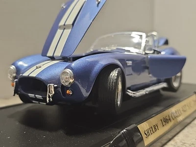 Vntg 2001 Road Signature Deluxe Ed. 1964 Shelby Cobra 427 S/C 1:18 Die Cast Car - Image 1 of 4