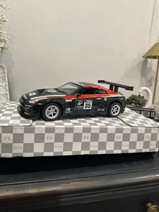 RC Nissan GTR 1/18th Scale Radio Control Car - Picture 1 of 6