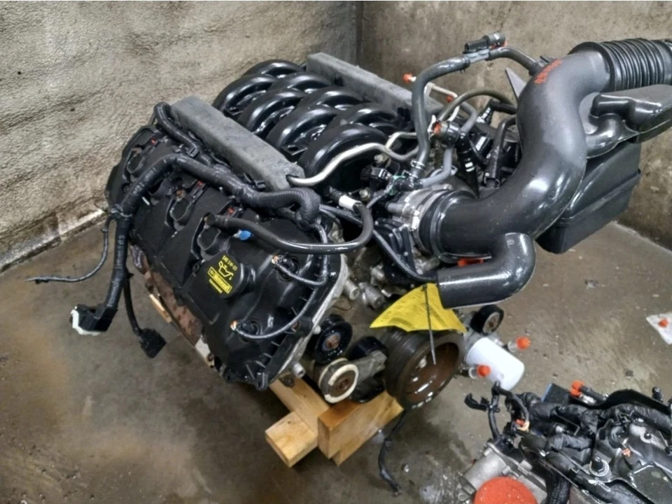 2014 F150 5.0 V8电机带线束低里程 — 第 1/1 张图片