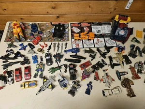 Lot Robots Transformers Hasbro Bandai G1 + notice + Autres 1980 - Foto 1 di 24