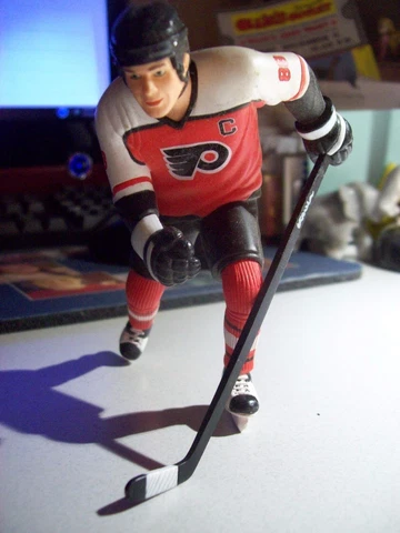 Hallmark Eric Lindros Keepsake Ornament - No box - Excellent condition Cover