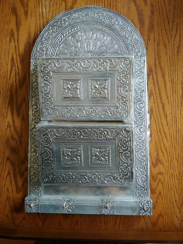 UNIQUE “ONLY 22 KNOWN” METAL INDIAN ETHNIC LETTER HOLDER & KEY HOOK WALL HANGING Cover