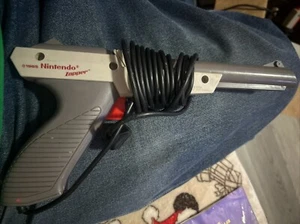 Original 1985 Nintendo NES Zapper Duck Hunt Gun Authentic NES-005 OEM Gray - Picture 1 of 3