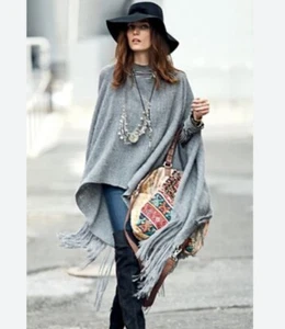 Free People × NOMADIC THREAD SOCIETY Alpaca Wool Fringe Poncho Sweater rrp $400 - Picture 1 of 3