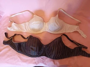 Triumph 2er Set BH GR: 75 C einmal weiß einmal schwarz mit Bügel gleiche Modelle - Bild 1 von 14