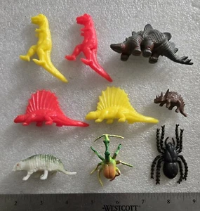 Vintage Lot of 7 Plastic Dinosaur And 2 Other Toy Mini Figurines - Picture 1 of 6