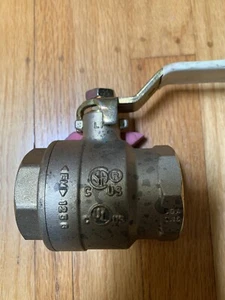 WATTS 1.5" IPS LF FULL PORT LEVER HANDLE BRASS NPT THREADED BALL VALVE - Picture 1 of 4