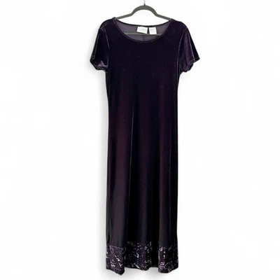 VTG Women's Size 8 Velvet Short Sleeve Long Dark Romantic Purple Dress - Image 1 of 4