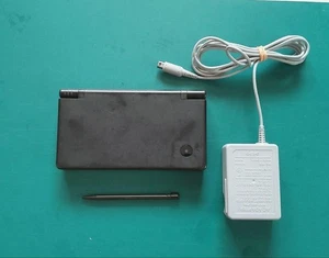 Nintendo DSi schwarz mit Ladegerät gebraucht guter Zustand Nintendo - Bild 1 von 10