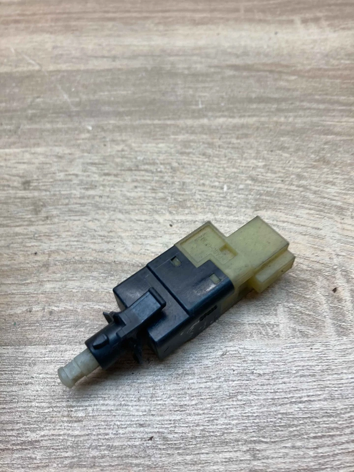 A0015454409 Mercedes Benz W169 Brake Light Switch sensor Delphi - Image 1 of 4