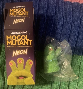 PINK Mogol Mutant Neon Collection grün beflockt Mini Figur Blindbox Gacha Spielzeug - Bild 1 von 3