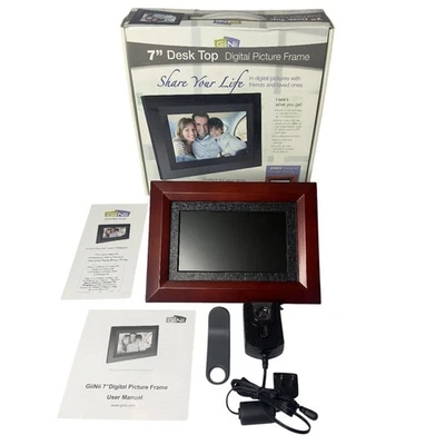 GiiNii 7" Digital Picture Frame Desk Top LCD Wood Frame Model 070ABWG USB SD - Image 1 of 4