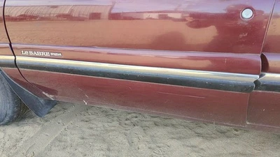 1998 别克 Lesabre 发球杆左前模门装饰 51b 波尔多红色 — 第 1/4 张图片