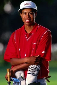 Young Tiger Woods Estilo Vintage - Icónica Leyenda del Golf - Imán Impreso Brillante 4x6 - Imagen 1 de 2