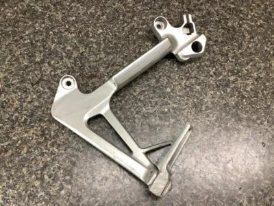 Clavija trasera izquierda y soporte 23D Honda Interceptor VFR750 VFR 750 99 Foto 1 de 3